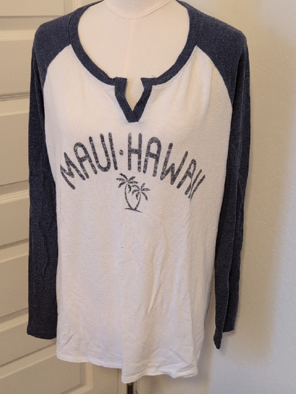 TECHSTYLES Two Tone Raglan Long Sleeve Tee White and Navy Maui Hawaii Size XL